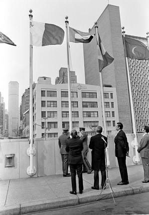 Adnan Pachachi overseeing the raising of the UAE flag at the UN on December 10th 1971. Source: The National